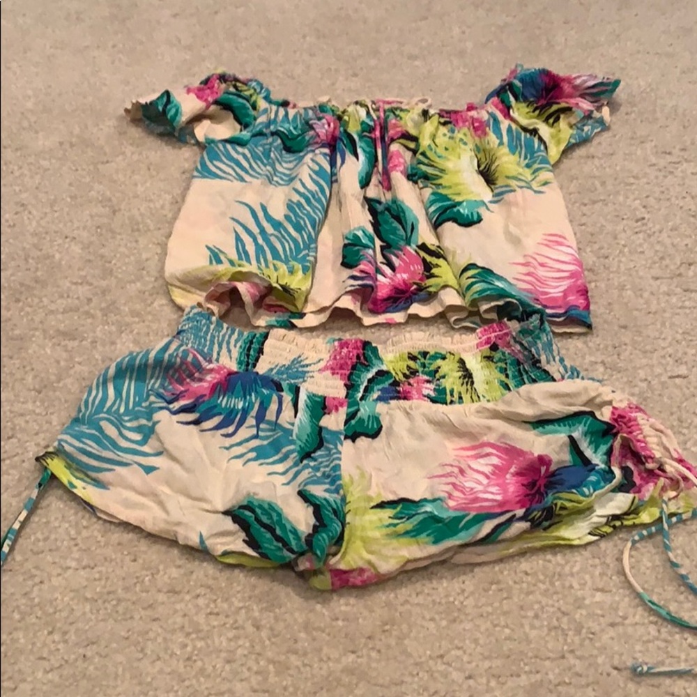 Tilly’s Rilcurl Girl offShoulder Top and shorts XS